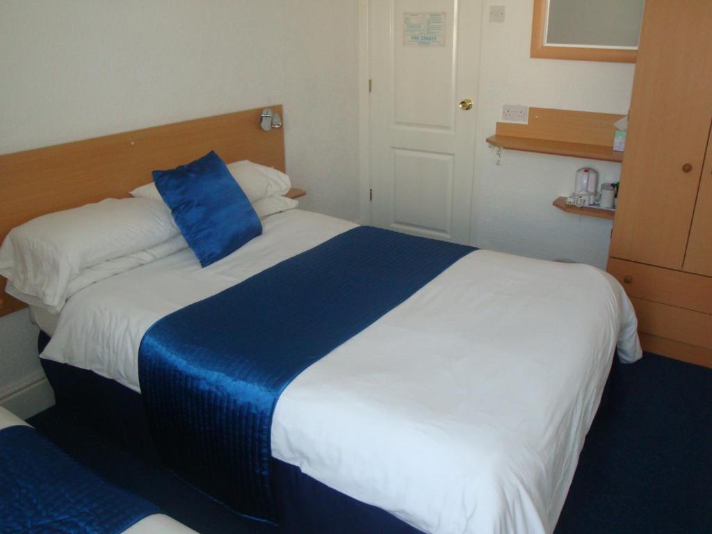 The Sandhurst Hotel Blackpool Room photo