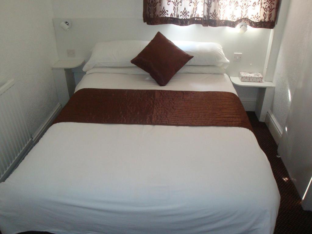 The Sandhurst Hotel Blackpool Room photo